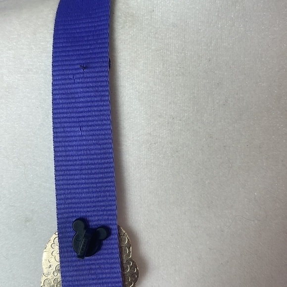 Tinkerbell Pin Trading Lanyard with Pins & Limited Release Lilo & Stitch Key - Picture 5 of 16